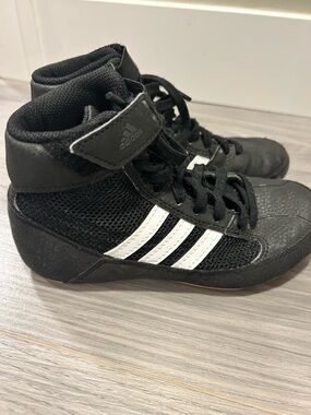 Adidas Kids Black & White wrestling shoes HVC 2 YOUTH size 13 kids
